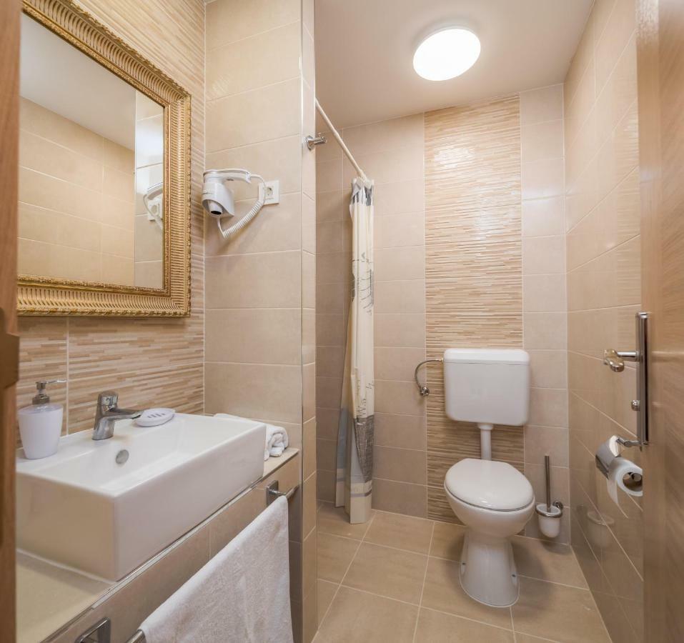 Villa Charlotte 奥米什 外观 照片